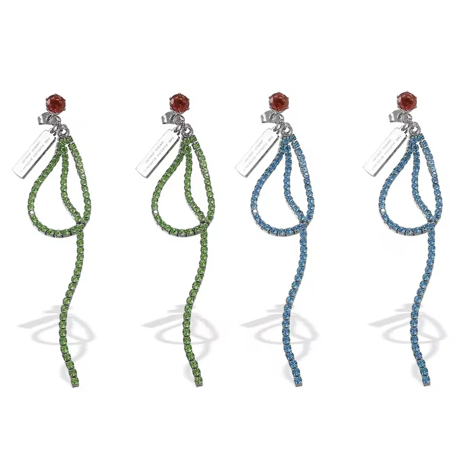 עגילי מאה אישיות מנירוסטה